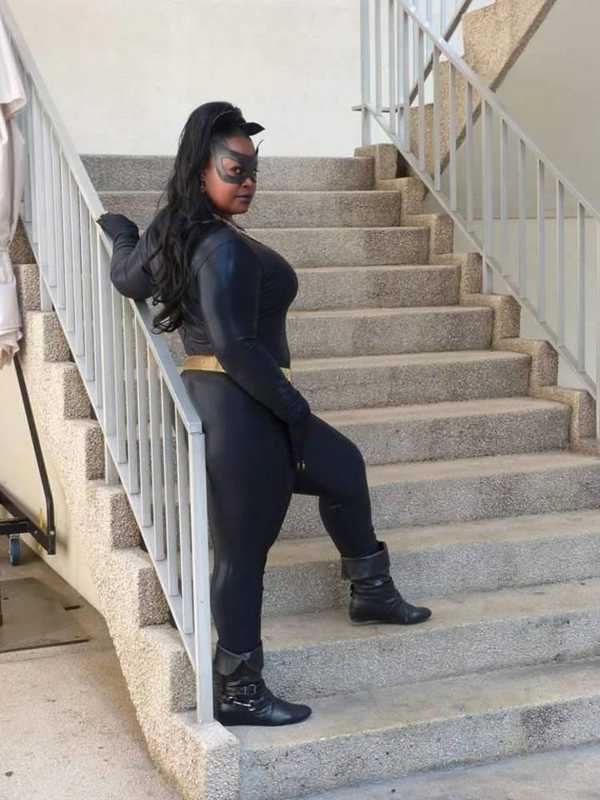 Catwoman (Eartha Kitt) - Batman - Silhouettescosplay - 10